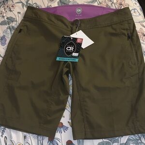 Club Ride Apparel Women's Green Bermudas size small